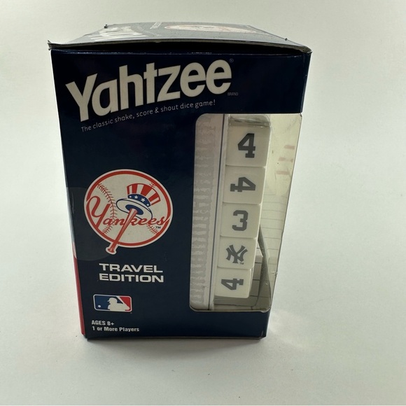 New York Yankees Yahtzee Travel Edition - Picture 5 of 5